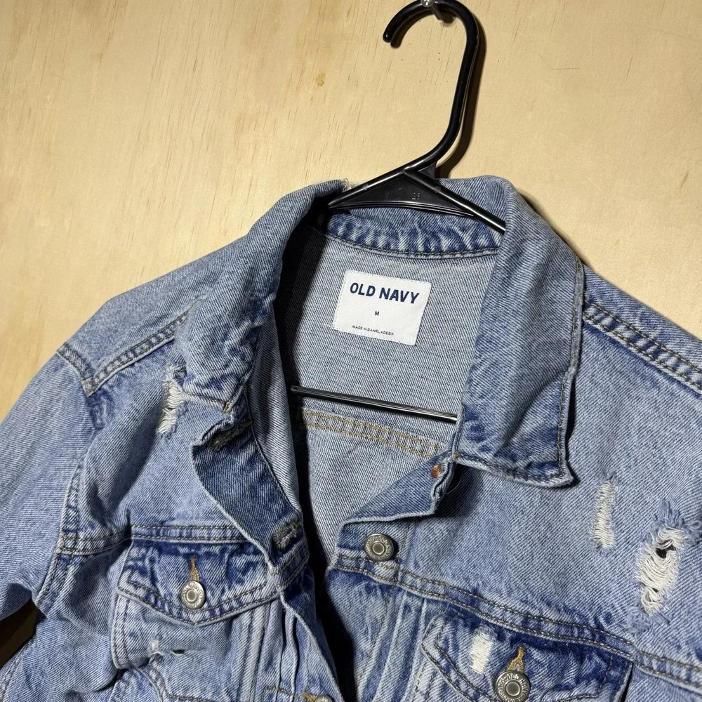 Old Navy Womens Medium Distressed Denim Jacket Light Wash Jean Trucker Casual